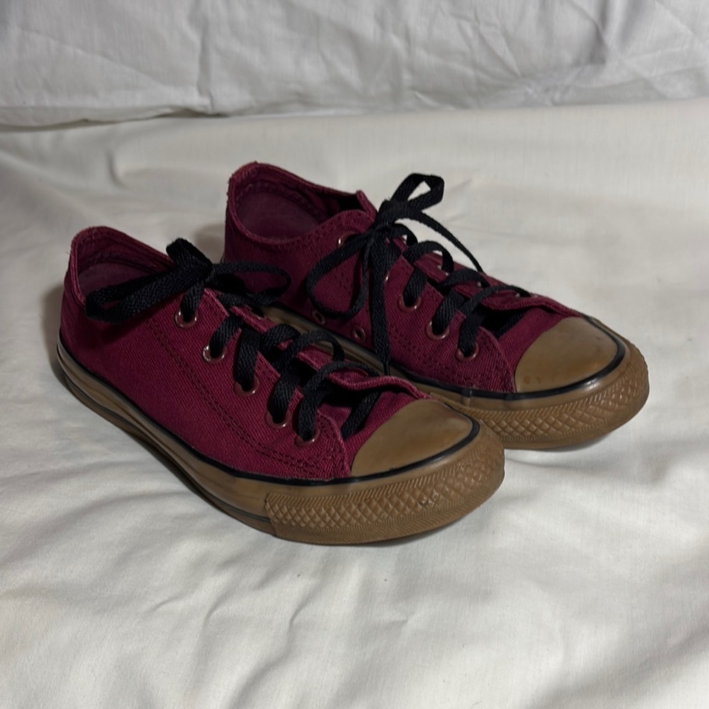 Converse Low Top Sneakers Classic Style